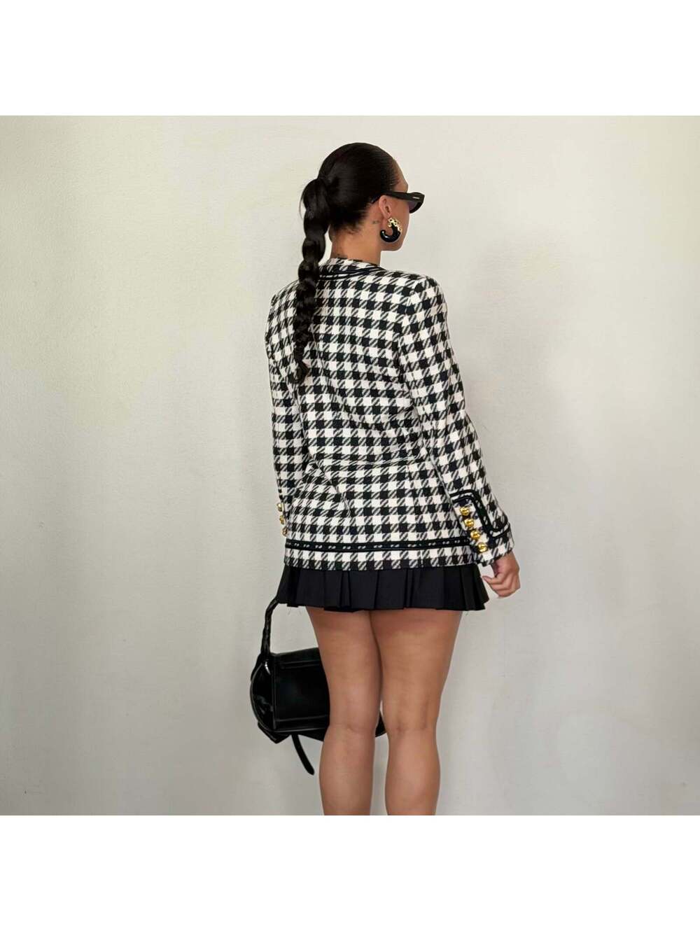 Escada - Picture 2 of 9